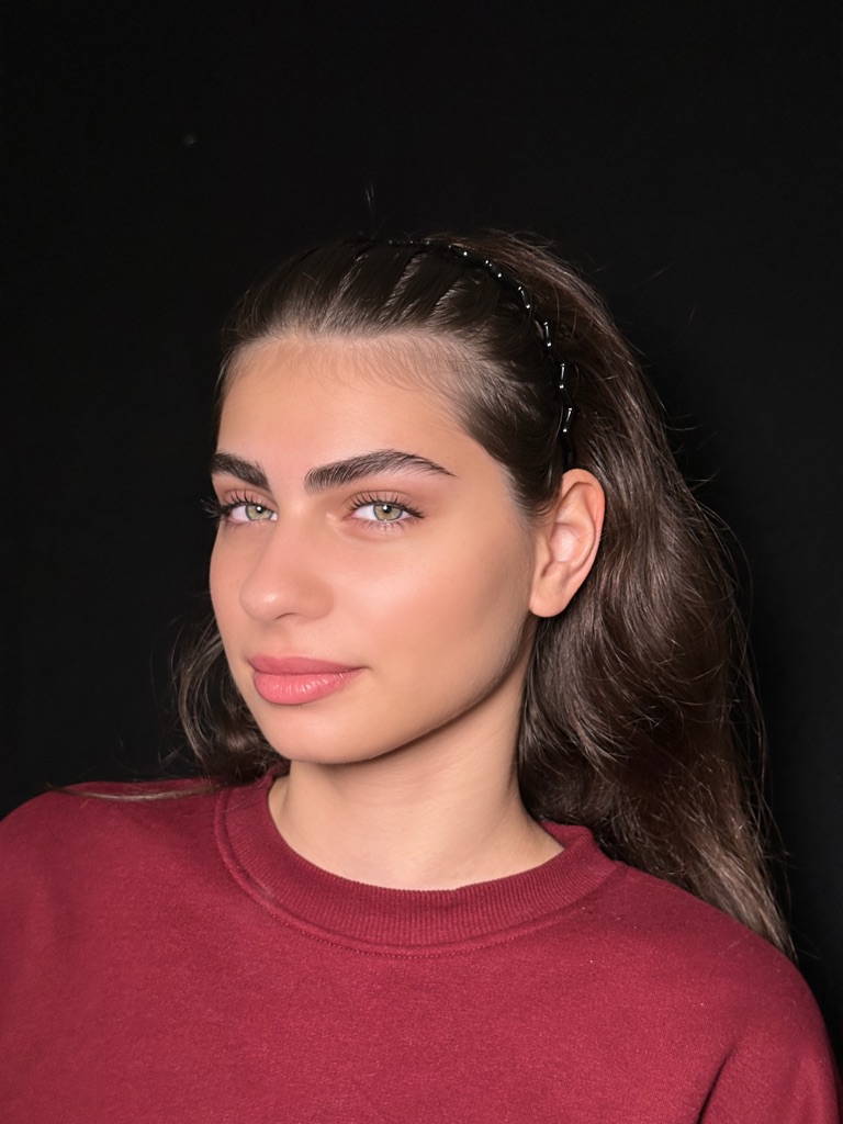 Look complet sprâncene și gene